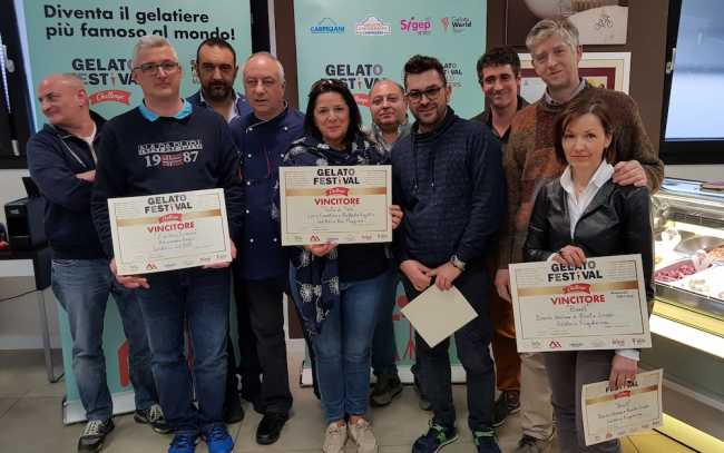 I vincitori e la menzione speciale con la giuria e Andrea Borgotti