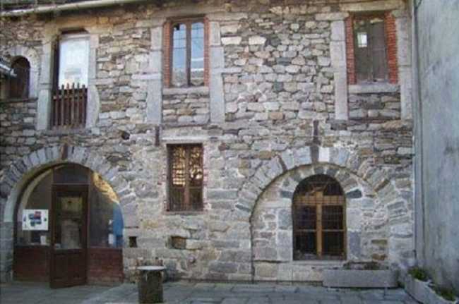 Pettenasco casamedioevale