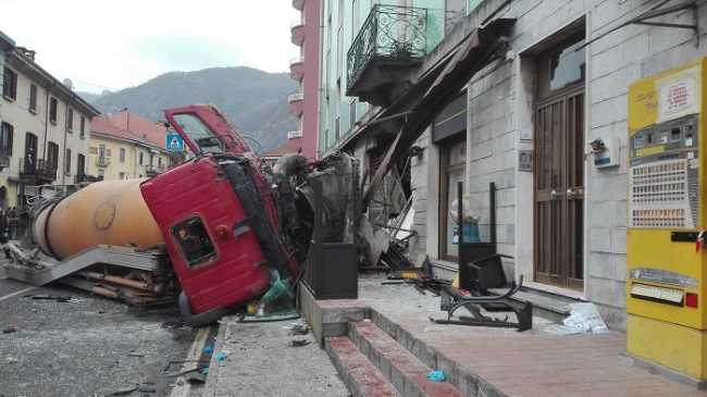 autista betoniera copertina