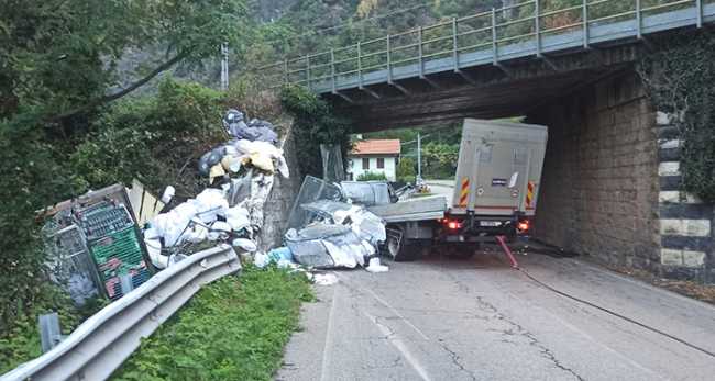incidente camion mortale mergozzo sottopasso