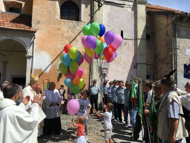lancio palloncini festa brolo