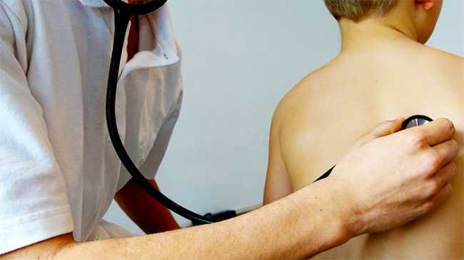 medico bambino visita