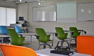 scuola aula sedie