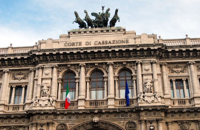 Otto Rolex e 100.000 euro di contrabbando: cinese condannata e beni confiscati