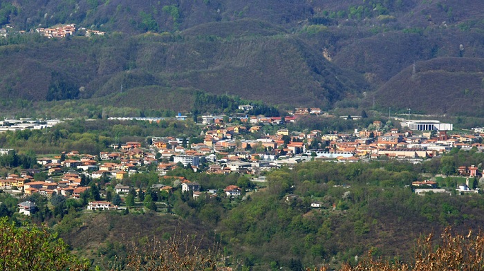 San Maurizio D'Opaglio :versamento liquido colorato nel torrente Scarpia