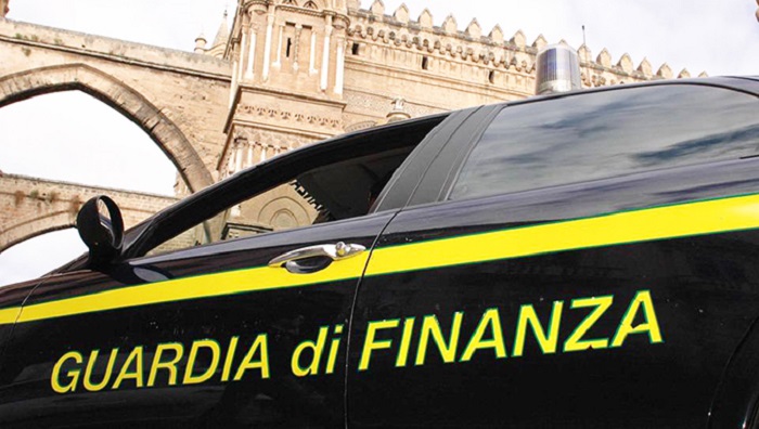 Usa parenti per fare 3,1 milioni di fatture