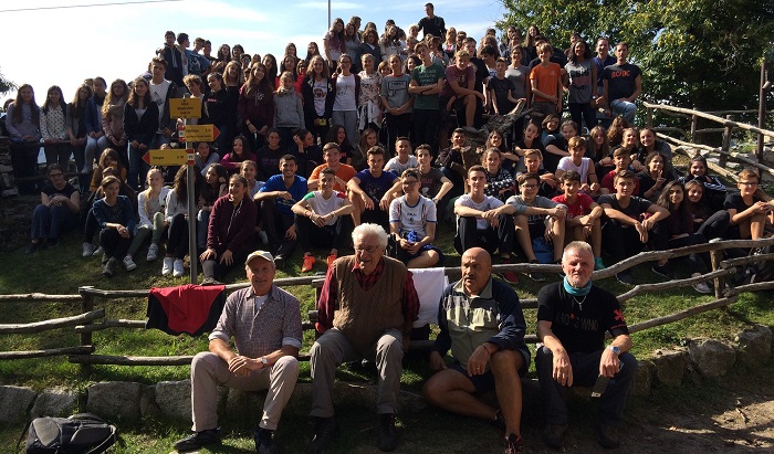 Giornata all'Alpe Mastrolino per le prime del Liceo "Gobetti". Fotogallery