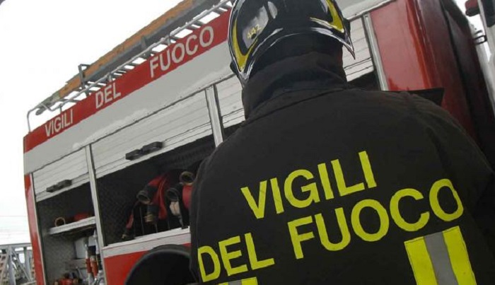 Si stacca intonaco dalla Ciminiera. Intervento dei Vigili del Fuoco