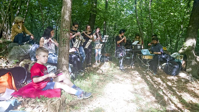 Nei boschi di Arzo l’arte contemporanea incontra l’ambiente regalando emozioni. Foto