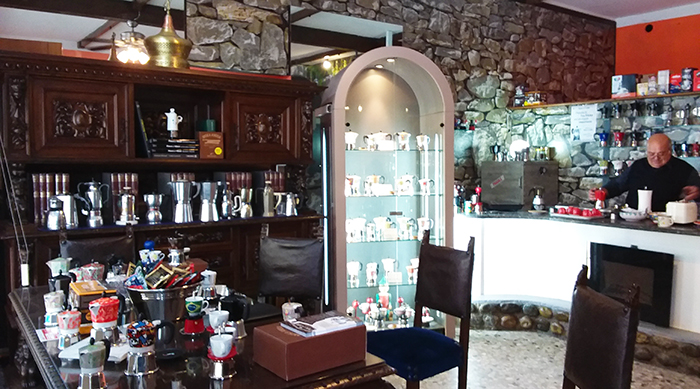 Inaugurato il nuovo showroom del produttore gravellonese di caffettiere Renzo Ricca. Foto