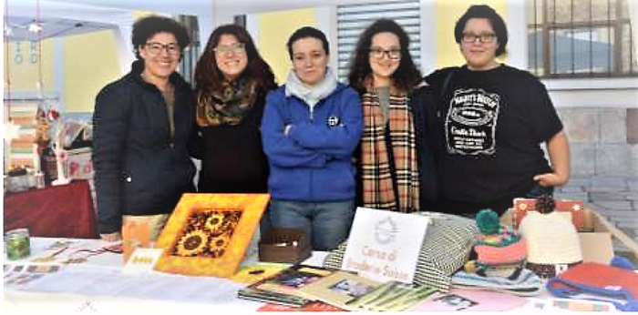 Sabato e domenica mercatini con  i manufatti di EleMenti Creative