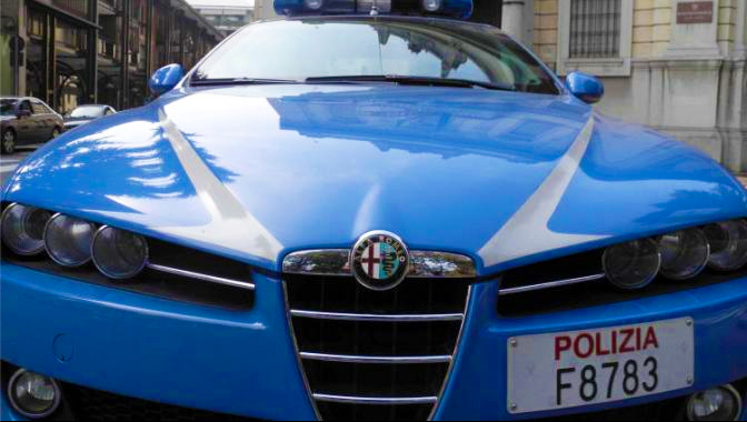 Rapina aggravata fuori da un supermercato, la polizia di Omegna arresta un 47enne