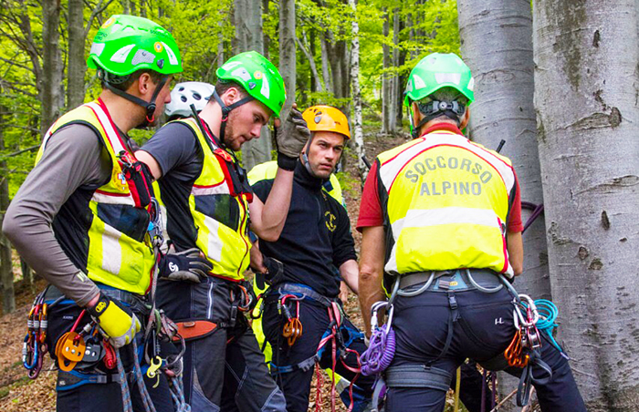 Precipita col parapendio. Soccorsi in azione