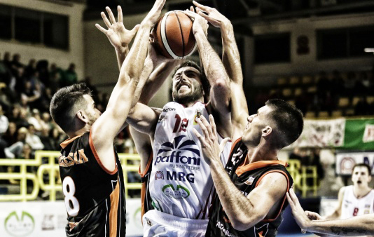 paffoni trattenuta salto rete basket